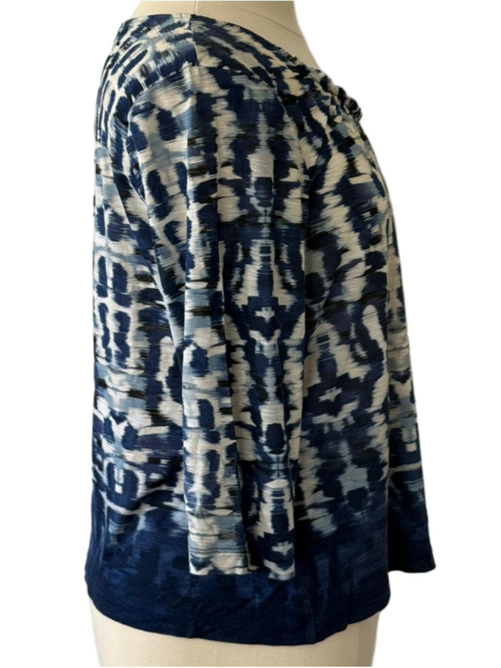 Chico’s size 16 Blue and White Ikat Print 3/4 Sleeve Top (Chico’s 3) - Picture 5 of 8